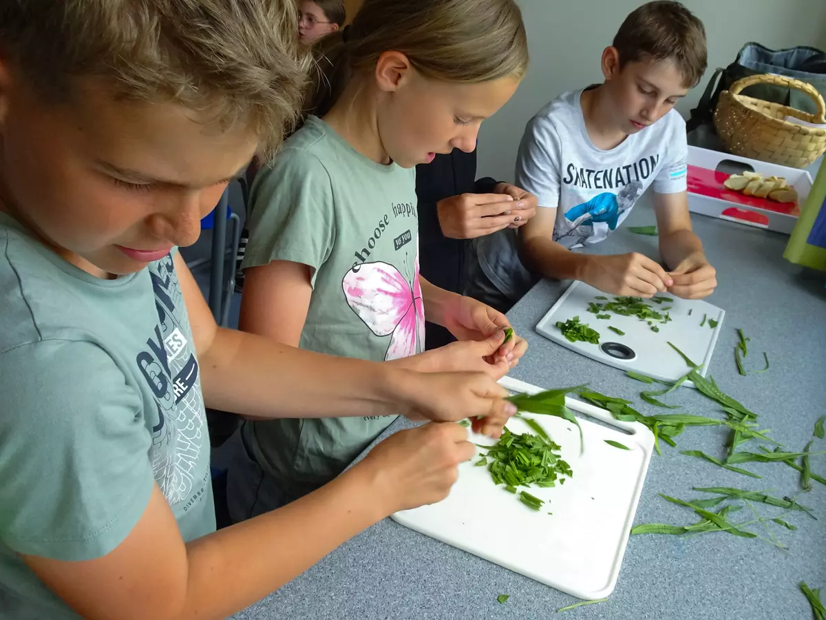 Kinder in der Küche