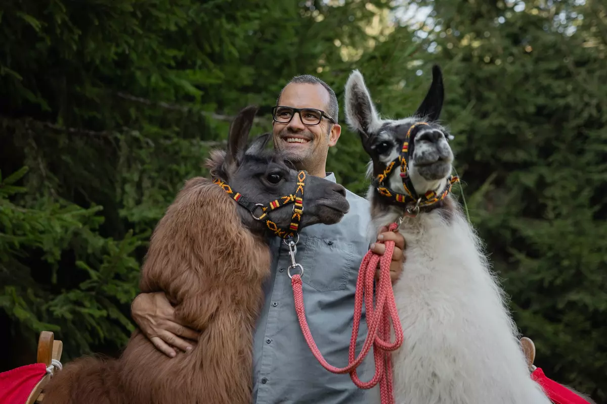Guide mit zwei Lamas
