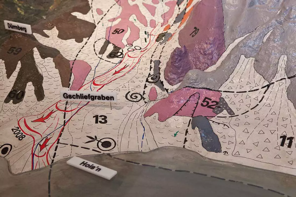 Kartenausschnitt zeigt geologische Bewegungen im Gschliefgraben