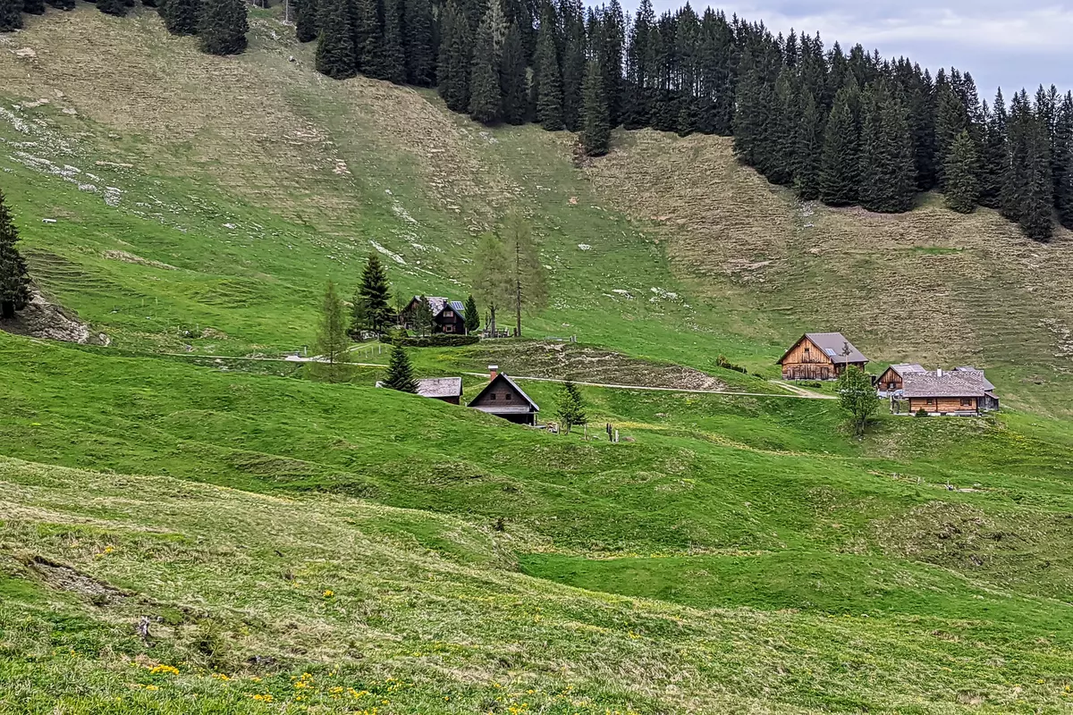 Berglandschaft mit Hütten