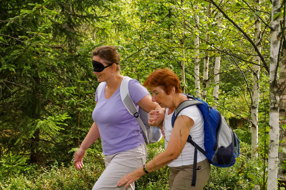 Blind führen im Paar