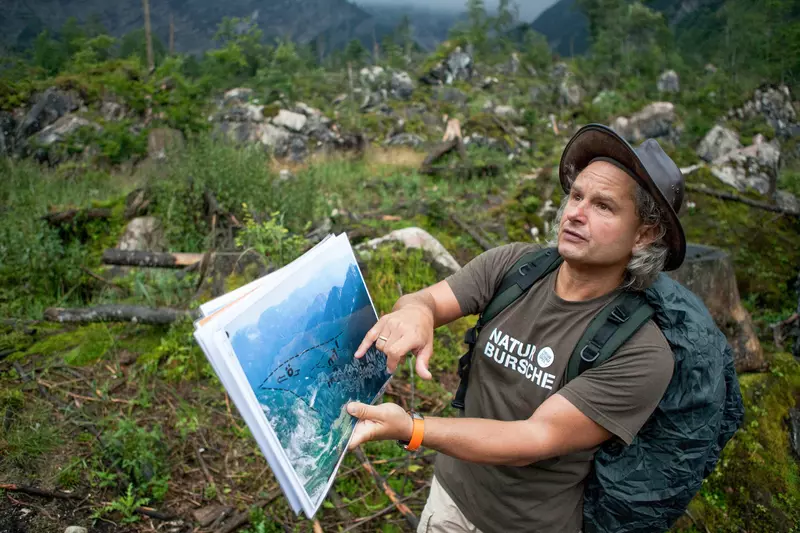 Guide mit Karte erklärt Geologie
