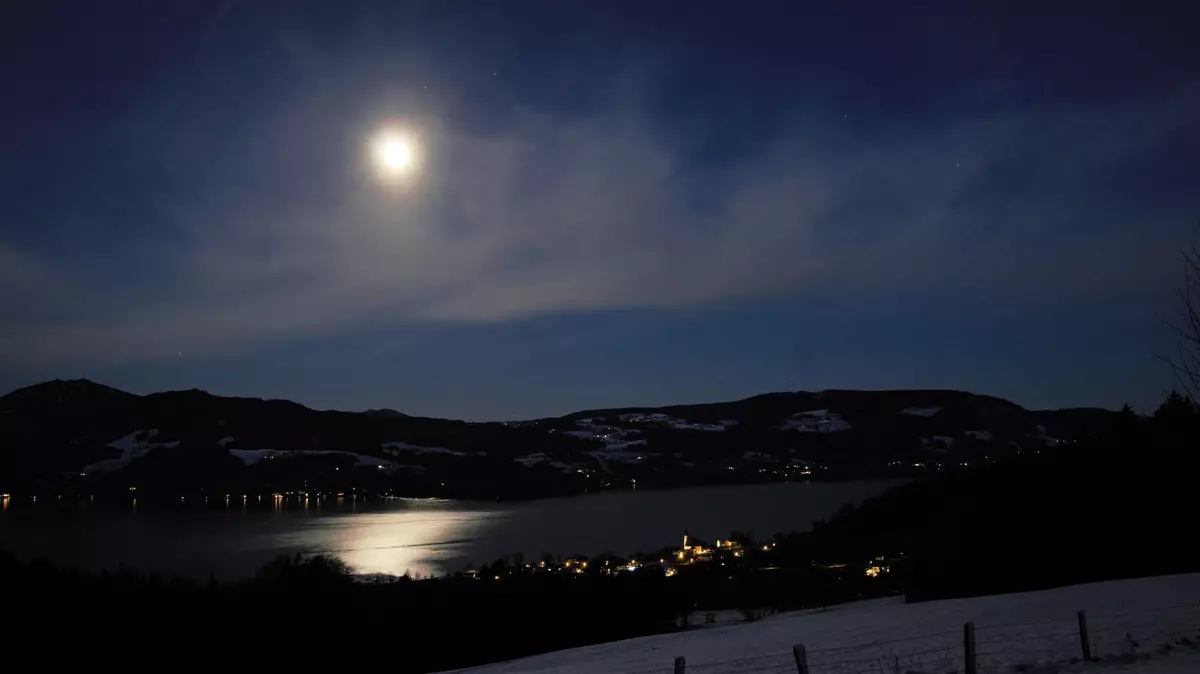 Nächtlicher Blick über den Attersee