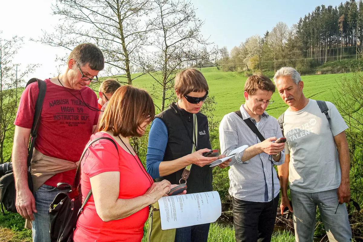 Guide erklärt Erwachsenen GPS 