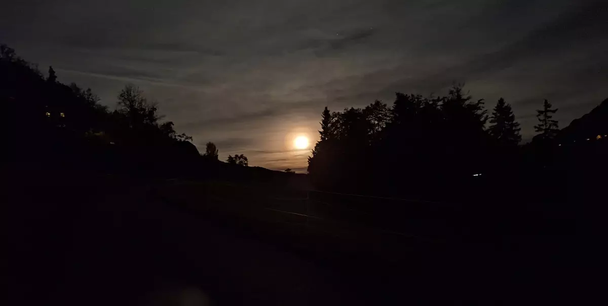 Heller Mond am Himmel