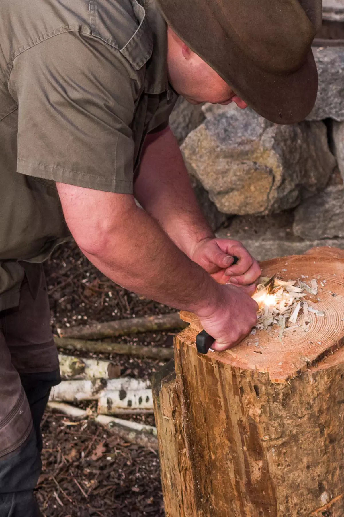 Guide hackt Holz