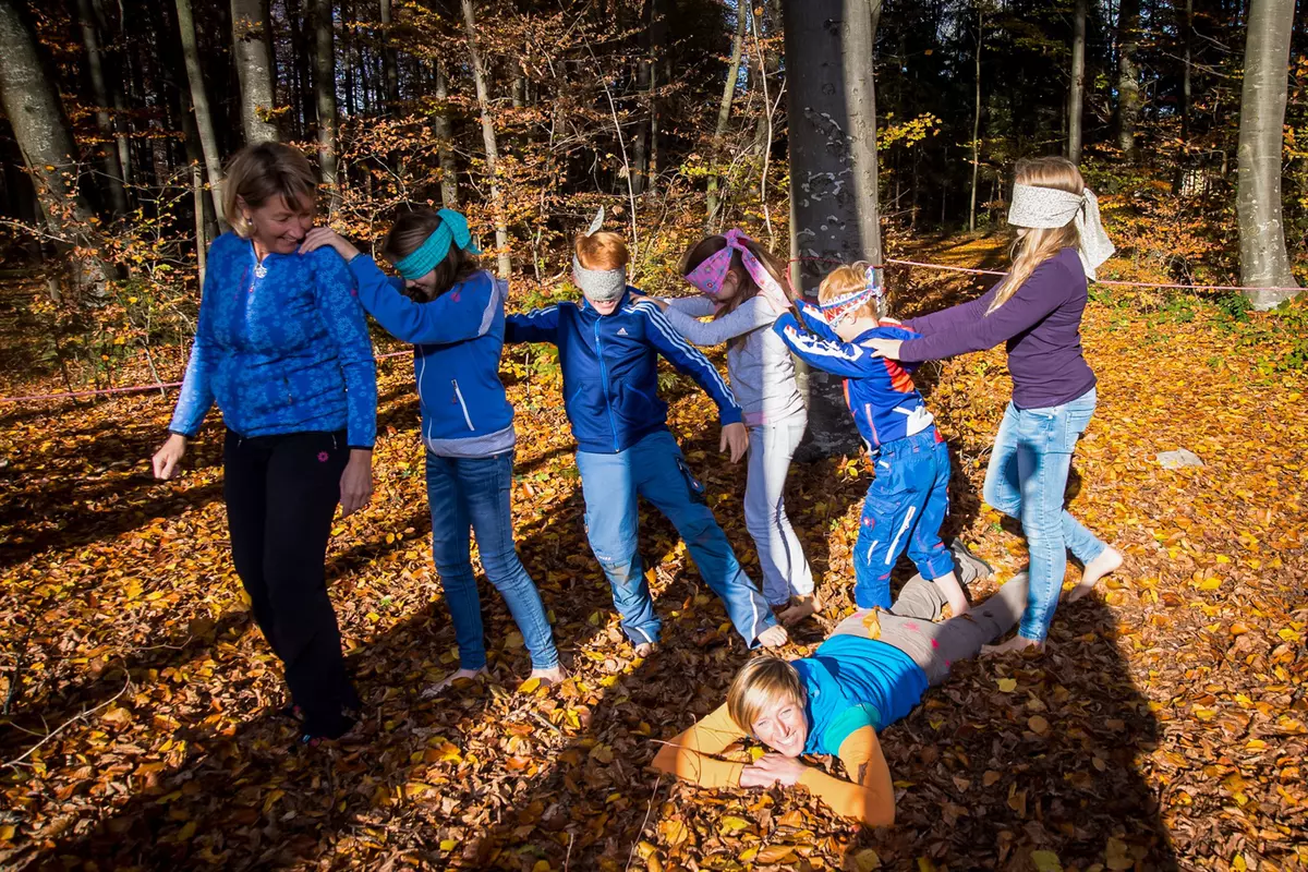 Blinde Barfußraupe im Wald