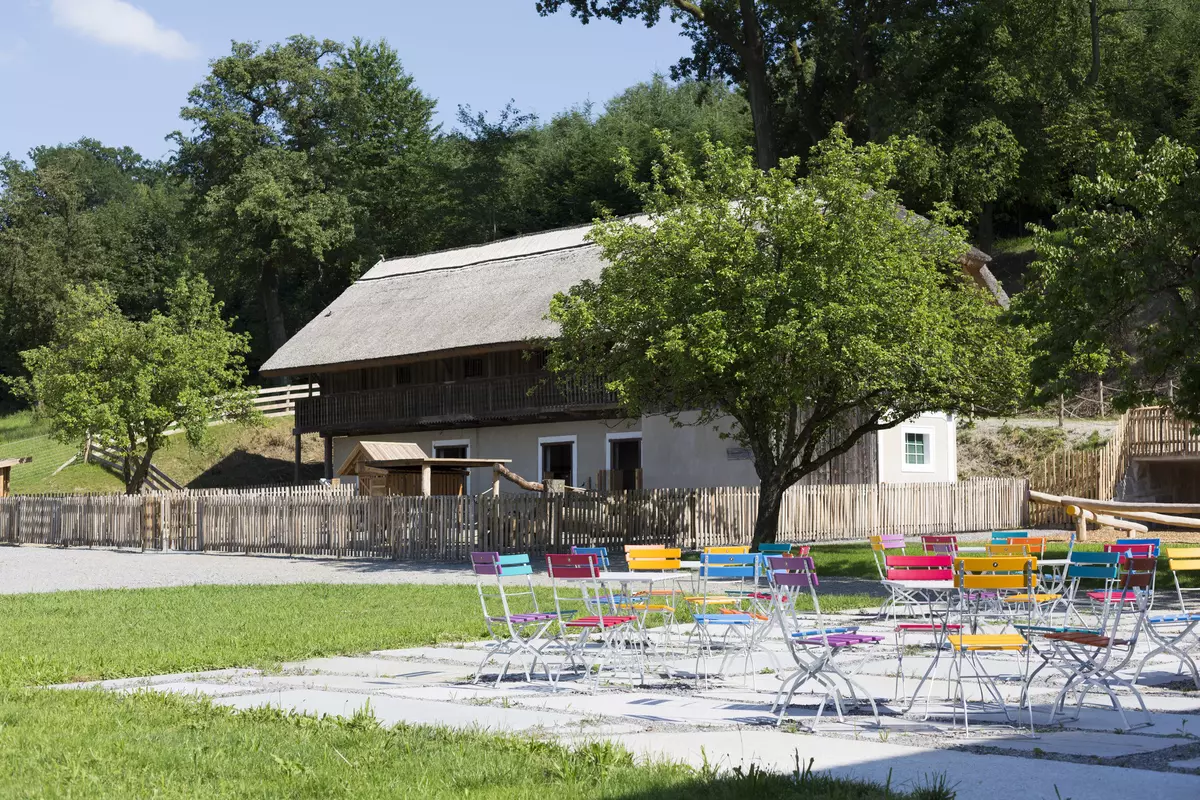 Blick vom Sumerauerhof auf den Ziegenstall