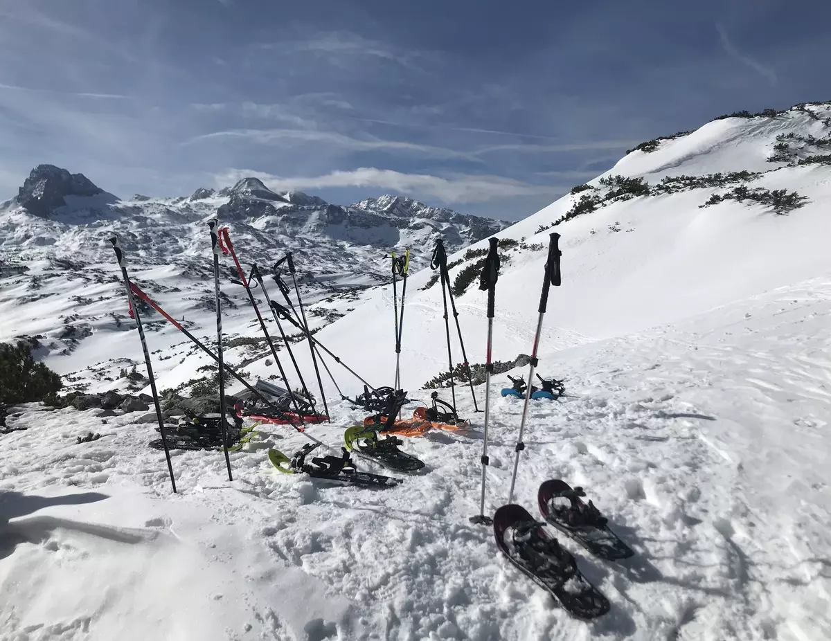 Schneeschuhe im Schnee