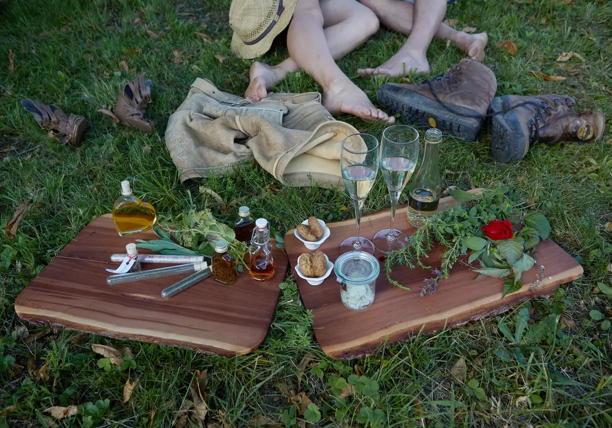 Verköstigung bei der Tour mit Keksen, Kräutern und Aufstrich